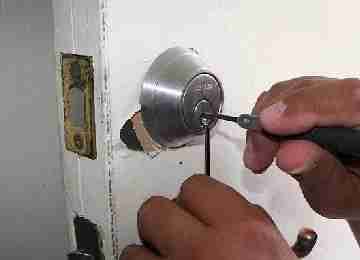 Emergency-Lockout-service-in-crawley